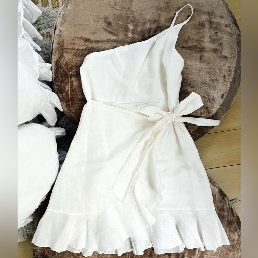 White linen one-shoulder dress